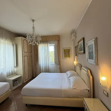 L'elisea Maison De Charme 4*