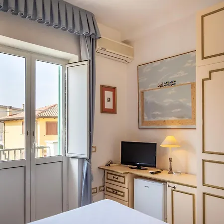 L'elisea Maison De Charme 4* 카스텔라바테