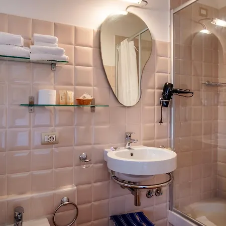L'elisea Maison De Charme 4*