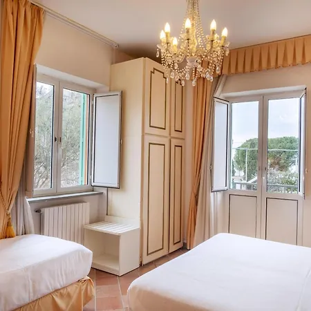 L'elisea Maison De Charme 4* 카스텔라바테