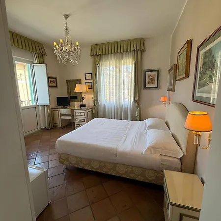 L'elisea Maison De Charme Hotell 4*