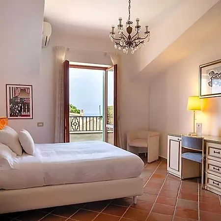 L'elisea Maison De Charme 4*