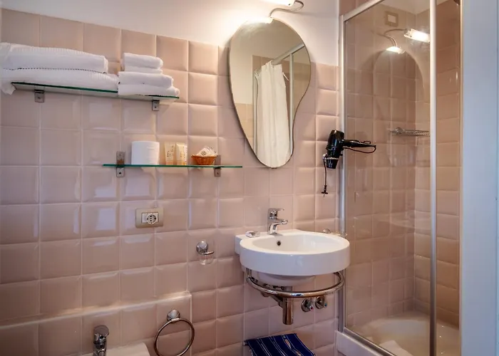 L'elisea Maison De Charme 4*